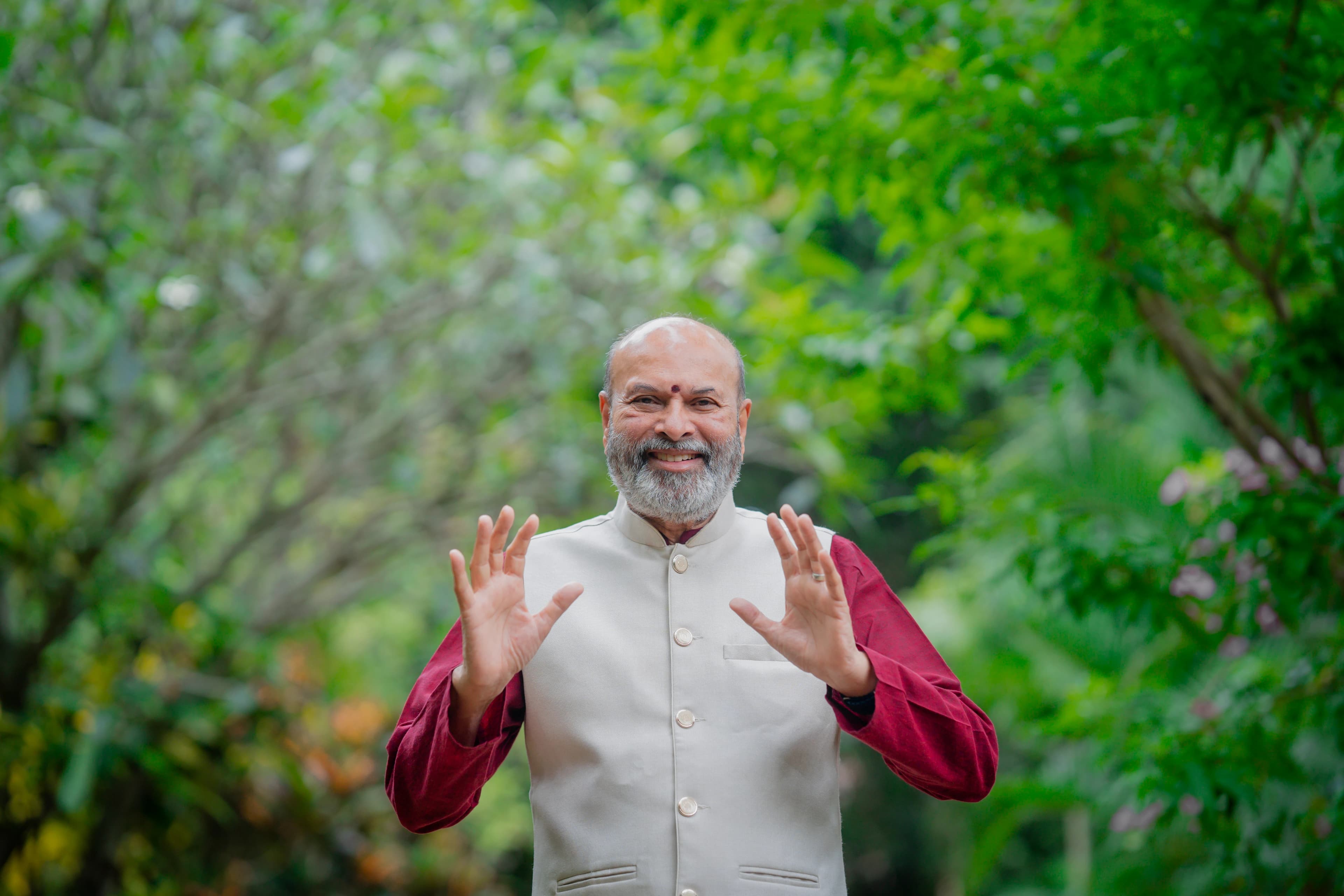 Shri N J Reddy conducting a workshop with students
